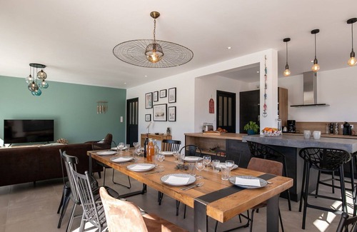 Brignogan-Plage House | Wonderful private villa for 10 people with private pool, WIFI, TV, terrace and pets allowed