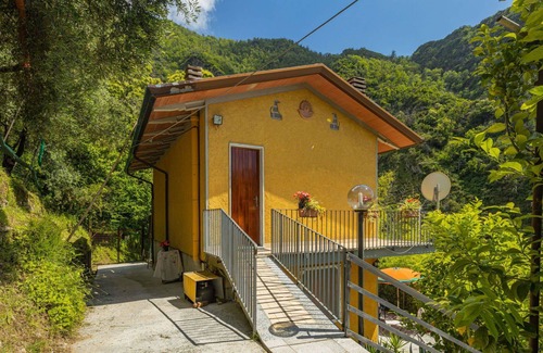 Montignoso House | Wonderful private villa for 4 guests with TV, terrace and pets allowed