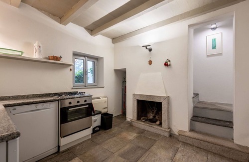 Pettenasco House | Wonderful private villa for 4 guests with patio and parking