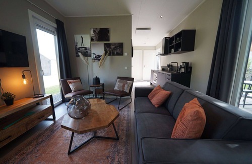 IJhorst House | Wonderful private villa for 4 guests with WIFI, pool, TV and terrace