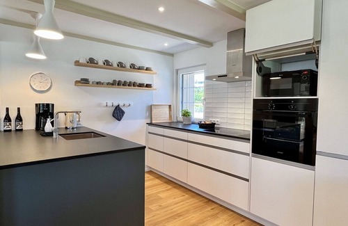 Loffingen House | Wonderful private villa for 8 people with WIFI, TV, patio and pets allowed