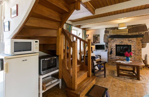 Cleder House | Wonderful private villa for 4 people with TV, terrace and parking