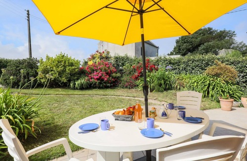 Cleder House | Wonderful private villa for 4 people with TV, terrace and parking