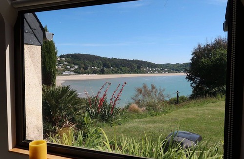 Saint-Michel-en-Greve House | Wonderful private villa for 8 people with WIFI, TV, terrace, pets allowed and parking