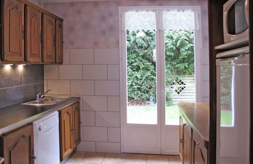 Le Mesnil House | Wonderful private villa for 6 guests with WIFI, TV, terrace, pets allowed and parking