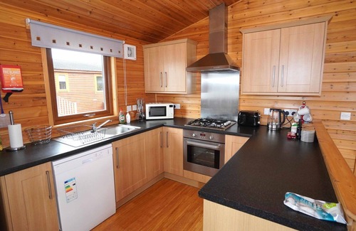 Kinross House | Wonderful private villa for 6 guests with WIFI, TV, balcony, pets allowed and parking