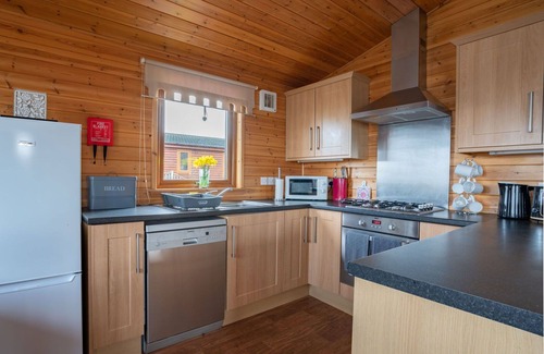 Kinross House | Wonderful private villa for 6 guests with WIFI, TV, balcony and parking