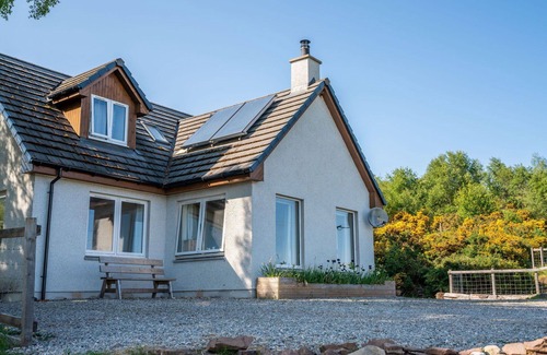 Loch Ness House | Wonderful private villa for 7 guests with WIFI, TV, patio, panoramic view and parking