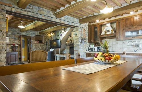 Cascine-La Croce Villa | Wonderful private villa with WIFI, private pool, A/C, TV, patio, pets allowed and parking