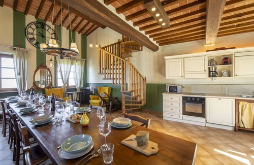 Lucignano House | Wonderful private villa for 10 people with A/C, private pool, WIFI, hot tub, TV and terrace