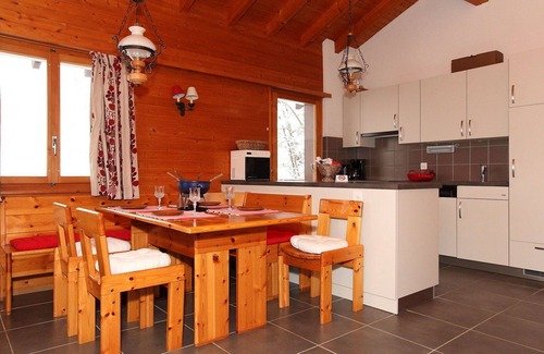 Leytron House | Wonderful private villa for 8 guests with TV, terrace, pets allowed and parking