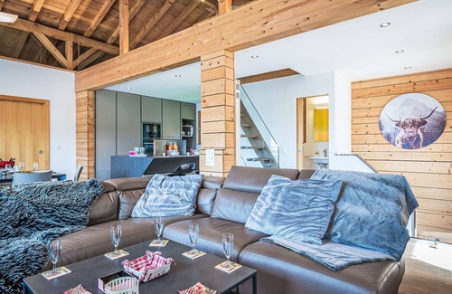 Ovronnaz House | Wonderful private villa for 8 guests with WIFI, TV, terrace, panoramic view and parking