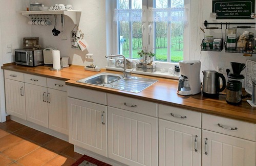 Barkholt House | Wonderful private villa for 4 guests with TV, terrace and parking