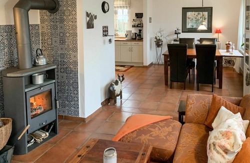 Barkholt House | Wonderful private villa for 4 guests with TV, terrace and parking