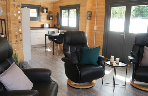 Alpenrod House | Wonderful private villa for 4 guests with TV, terrace and parking