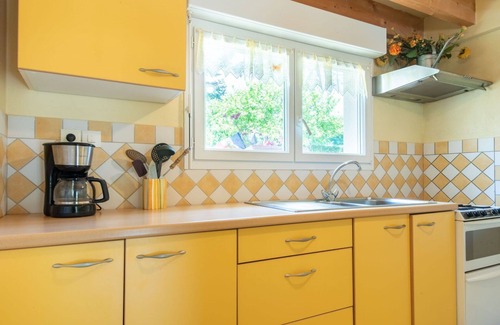 Carentan House | Wonderful private villa for 4 guests with WIFI, TV, terrace, pets allowed and parking