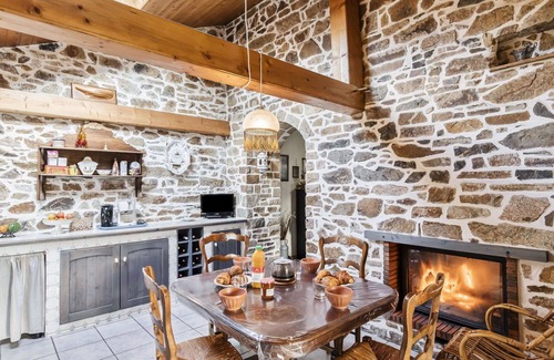 Yffiniac House | Wonderful private villa for 8 people with WIFI, TV, pets allowed and parking