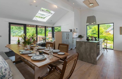 Glen Urquhart Villa | Wonderful private villa for 8 guests with WIFI, TV, terrace, panoramic view and parking