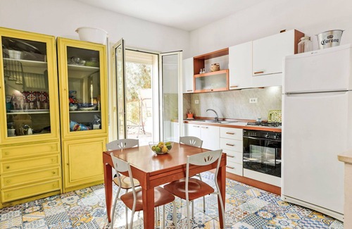 Floridia Villa | Wonderful private villa for 6 guests with WIFI, A/C, private pool, TV, patio and parking