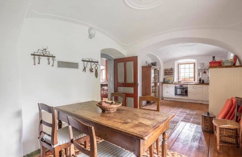 Clunek House | Wonderful private villa for 8 people with WIFI, patio, pets allowed and parking