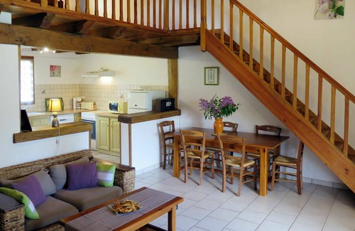 Blanquefort-sur-Briolance Villa | Wonderful private villa with private pool, WIFI, hot tub, TV, terrace, pets allowed and parking