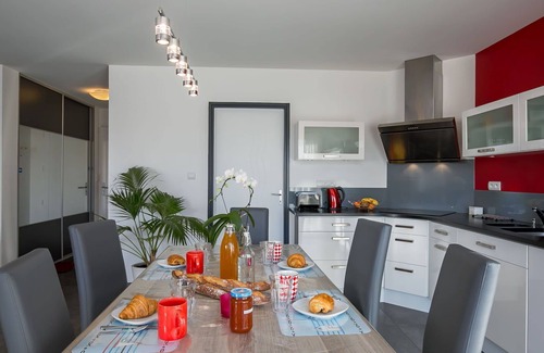 Goulven House | Wonderful private villa for 4 guests with WIFI, TV, terrace and parking