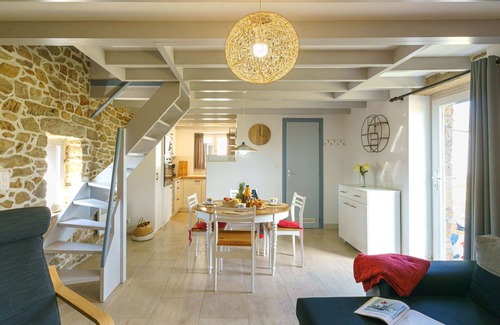 Plogoff House | Wonderful private villa for 4 people with TV, terrace, pets allowed and parking