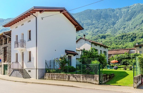 Piantedo House | Wonderful private villa for 5 guests with WIFI, TV, patio, pets allowed and parking