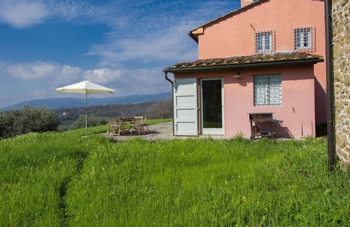 Pistoia Villa | Wonderful private villa for 6 guests with WIFI, TV, pets allowed and parking