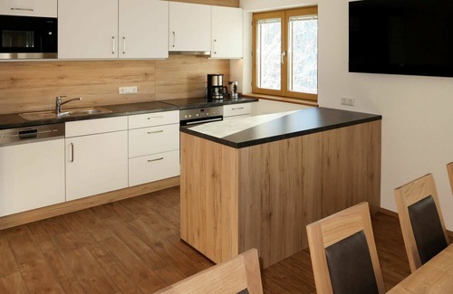 See House | Wonderful private villa for 10 people with WIFI, TV, balcony and parking