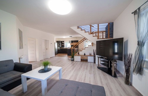 Prague 11 House | Wonderful private villa for 8 people with private pool, WIFI, TV, patio and parking