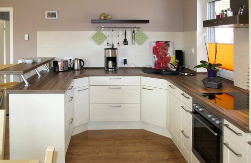 Godern House | Wonderful private villa for 8 guests with TV, terrace, pets allowed and parking
