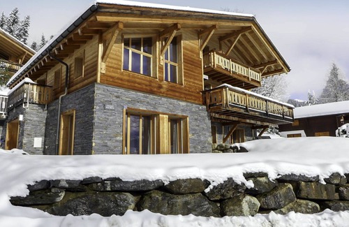 Ollon House | Wonderful private villa for 8 people with hot tub, WIFI, TV, terrace, pets allowed and parking