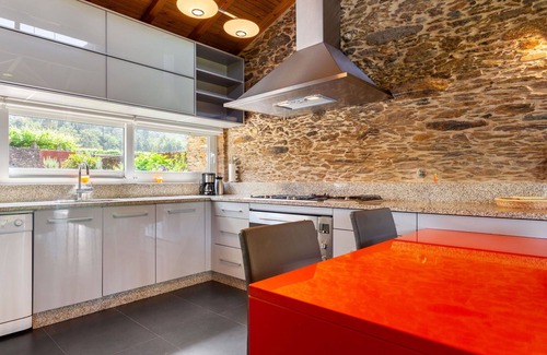 Caminha Villa | Wonderful private villa for 6 people with A/C, WIFI, TV, patio and parking