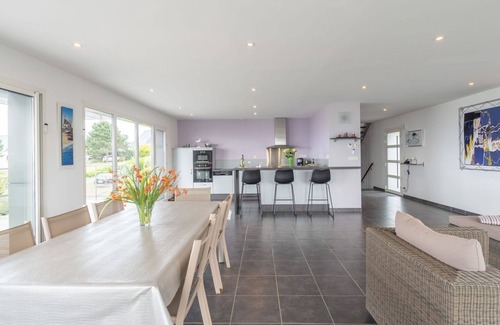 Finistere House | Wonderful private villa for 6 guests with WIFI, TV, terrace and parking