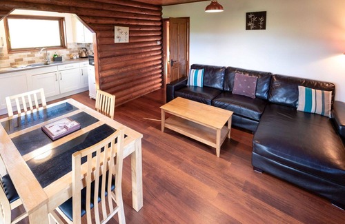 Fivelanes House | Wonderful private villa with hot tub, WIFI, TV, patio, pets allowed, panoramic view and parking