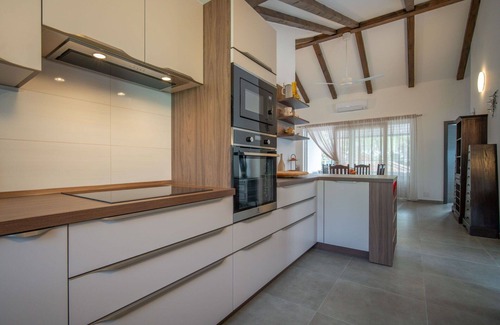 Cunski House | Wonderful private villa for 12 people with hot tub, WIFI, A/C, TV, patio and parking