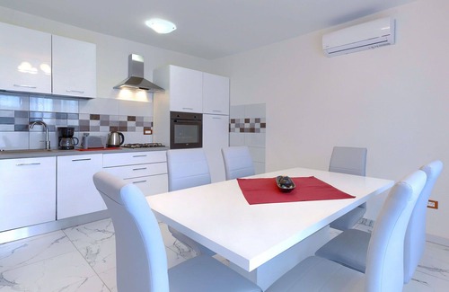Rezanci House | Wonderful private villa for 8 guests with A/C, private pool, WIFI, TV, terrace and parking