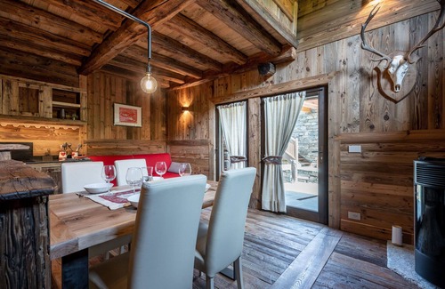 Introd House | Wonderful private villa for 5 guests with WIFI, TV and parking
