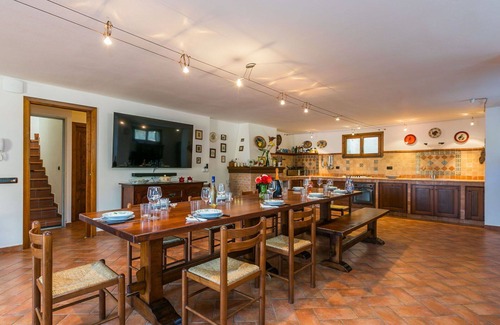 Cecina House | Wonderful private villa with private pool, hot tub, WIFI, A/C, TV, patio, pets allowed and parking
