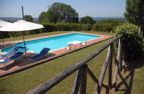 Montoro Villa | Wonderful private villa with private pool, WIFI, TV, patio, pets allowed, panoramic view and par.