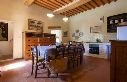 Palaia Villa | Wonderful private villa for 9 guests with private pool, WIFI, TV, patio and pets allowed