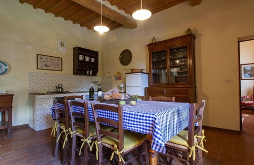 Palaia Villa | Wonderful private villa for 9 guests with private pool, WIFI, TV, patio and pets allowed