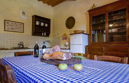 Palaia Villa | Wonderful private villa for 9 guests with private pool, WIFI, TV, patio and pets allowed