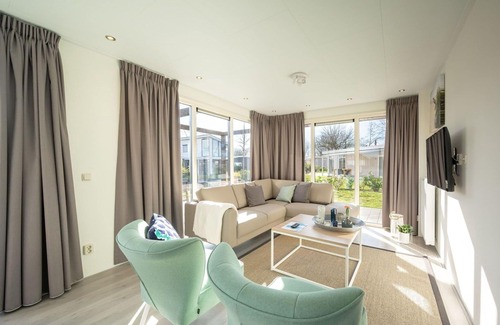 Susteren House | Wonderful private villa for 10 people with WIFI, pool, TV, terrace and parking