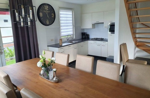 Municipality of Echt-Susteren House | Wonderful private villa for 10 people with WIFI, pool, TV, terrace and parking