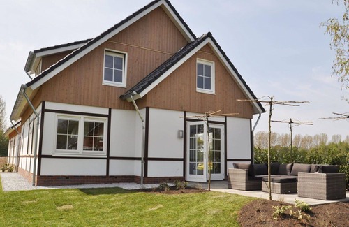 Municipality of Echt-Susteren House | Wonderful private villa for 10 people with WIFI, pool, TV, terrace and parking