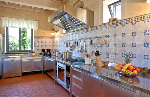 Porrena Villa | Wonderful private villa with private pool, WIFI, TV, patio, pets allowed, panoramic view and par.