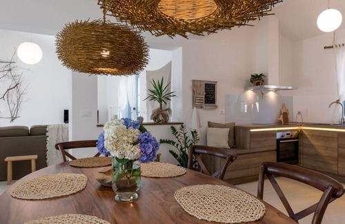 Vardica House | Wonderful private villa with WIFI, A/C, hot tub, private pool, TV, patio, pets allowed and parking