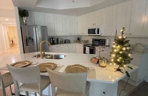 Royal Harbor Condo | WONDERFUL/RENOVATED CONDO IN LUXURIOUS RESORT/Close to Famous 5thAve, Beach&Pier